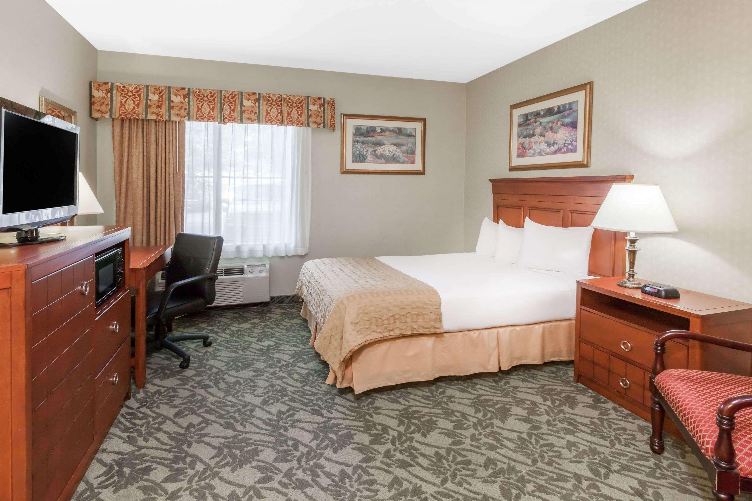 Spark By Hilton Walker Grand Rapids North Exterior photo