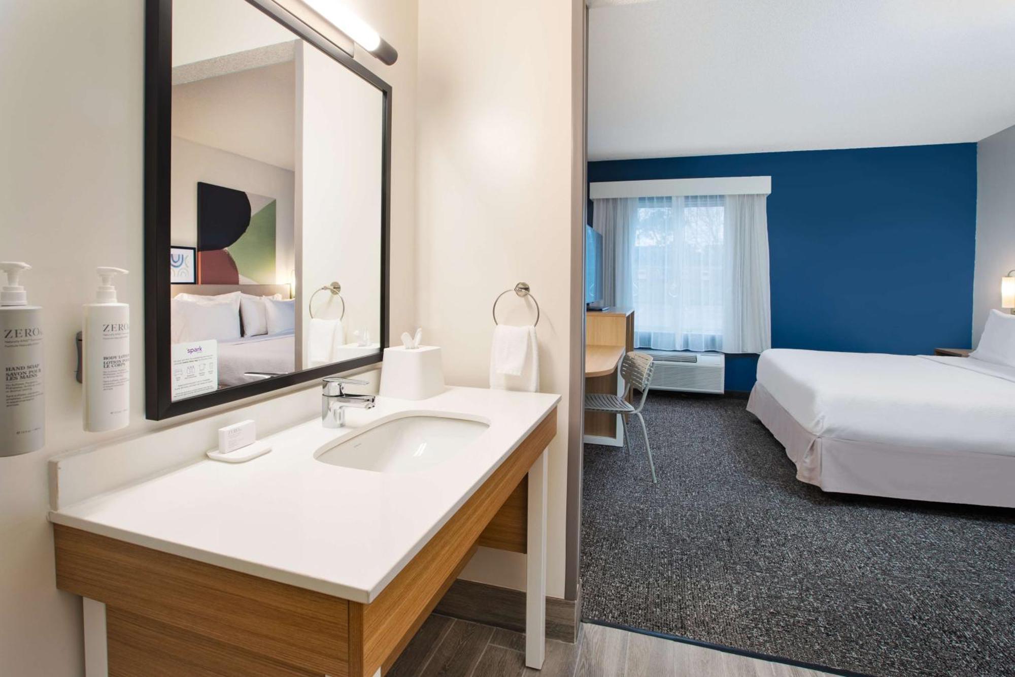 Spark By Hilton Walker Grand Rapids North Exterior photo